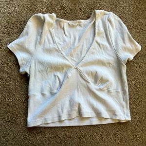 White shirtsleeve crop top. Size XL. brand Ardene